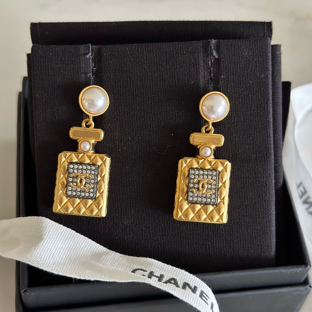 CHANEL EARRINGS
